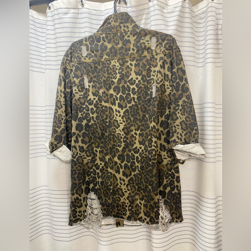 Leopard Print Distressed Button-Up Shacket - Picture 2 of 2